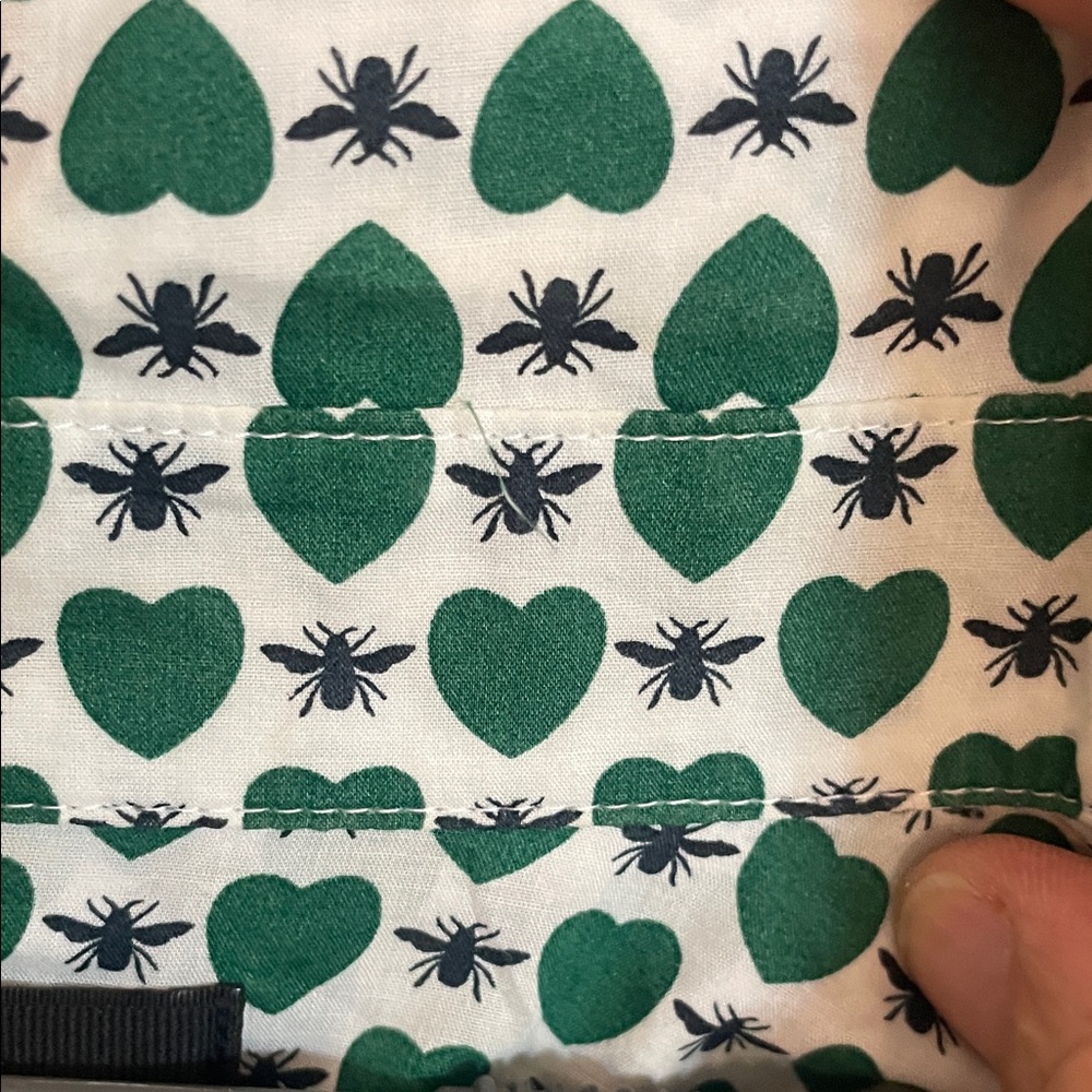 J. Crew Green White Heart Bee insect Patterned Women’s collared Shirt size 0 XS - Picture 8 of 8